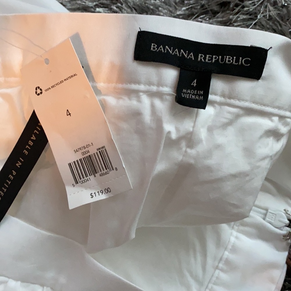 NWT banana republic pleated skirt. - Picture 3 of 3